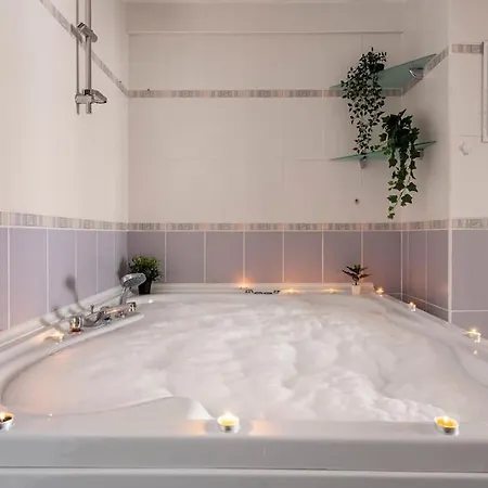Big Jacuzzi • Sea View • Pool Access 50m דירה אנטליה